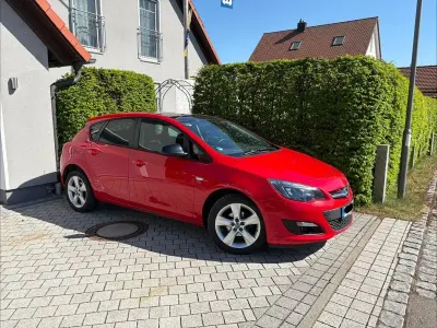 Gebraucht Opel Astra Style 116 PS (85 kW) 2014 Rot Limousine