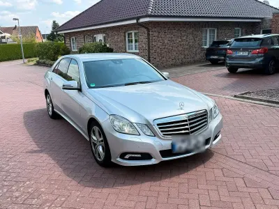 Gebraucht Mercedes E250 Avantgarde 204 PS (150 kW) 2009 Silber Limousine