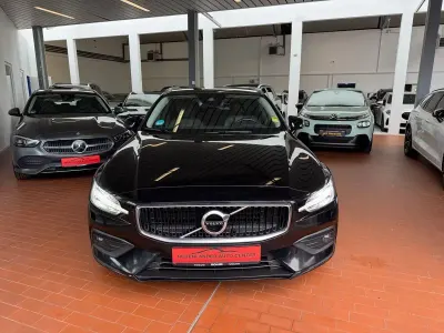 Gebraucht Volvo V60 Momentum 150 PS (110 kW) 2019 Schwarz Kombi