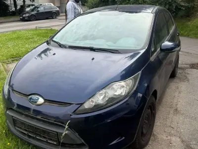 Gebraucht Ford Fiesta Trend 82 PS (60 kW) 2010 Blau Limousine