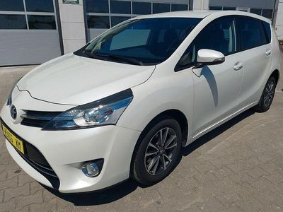 Gebraucht Toyota Verso Basis 132 PS (97 kW) 2013 Weiß Van / Kleinbus