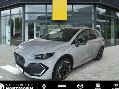 Neu Renault Captur Techno 158 PS (116 kW) 2026 Rot SUV