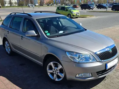 Gebraucht Skoda Octavia Family 105 PS (77 kW) 2012 Grau Limousine