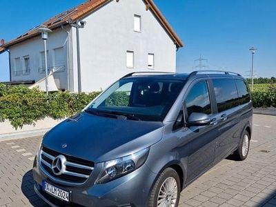 Mercedes V220