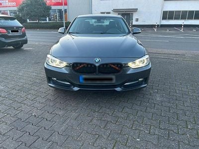 Gebraucht BMW 320 Sport Line 184 PS (135 kW) 2012 Grau Limousine