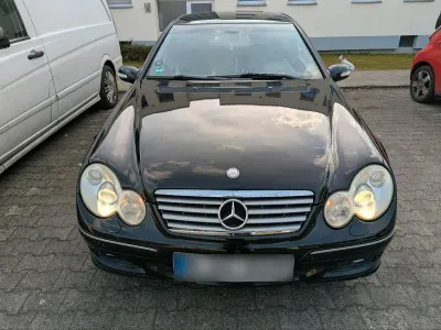 Gebraucht Mercedes C180 144 PS (105 kW) 2004 Schwarz Coupé