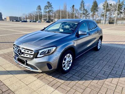 gebraucht Mercedes GLA220 d 4MATIC DCT - LED*MB100GARANTIE