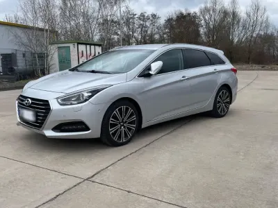Gebraucht Hyundai i40 Premium 141 PS (103 kW) 2015 Grau Kombi