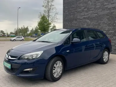Gebraucht Opel Astra 101 PS (74 kW) 2013 Blau Kombi