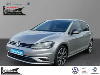 Gebraucht VW Golf VII IQ Drive 131 PS (96 kW) 2019 Tungsten siver Limousine