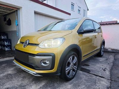 Second-hand VW cross up! 90 CP (66 kW) 2019 Auriu Hatchback