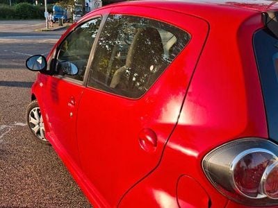 Gebraucht Toyota Aygo 50 PS (36 kW) 2009 Rot Kleinwagen