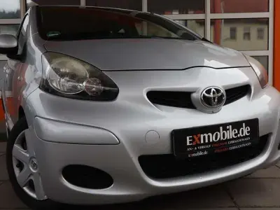 Gebraucht Toyota Aygo Cool 68 PS (50 kW) 2011 Silber Kleinwagen