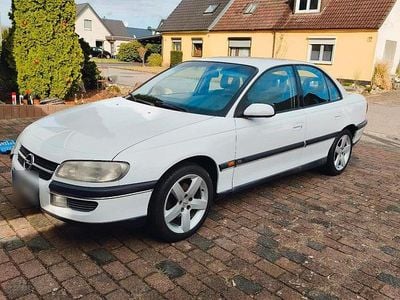 Gebraucht Opel Omega 170 PS (125 kW) 1994 Weiß Limousine