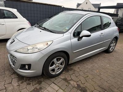 Gebraucht Peugeot 207 Forever 95 PS (69 kW) 2012 Silber Kleinwagen