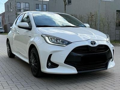 Gebraucht Toyota Yaris Hybrid Team 92 PS (67 kW) 2022 Weiß Kleinwagen