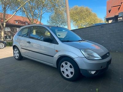 Second-hand Ford Fiesta 68 CP (50 kW) 2004 Argintiu Hatchback