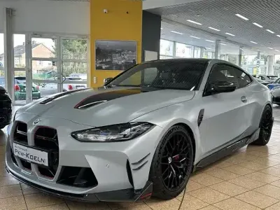 Begagnad BMW M4 M Performance 551 HK (405 kW) 2022 Sonderlackierung Sportkupé