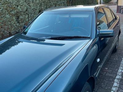 Gebraucht Mercedes 200 136 PS (100 kW) 1999 Blau Limousine