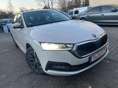 Weiß Gebraucht 2022 Skoda Octavia Ambition Kombi | 14.990 € (Guter Preis)