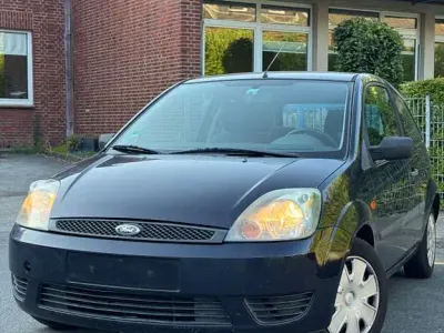 Gebraucht Ford Fiesta 60 PS (44 kW) 2005 Blau Kleinwagen