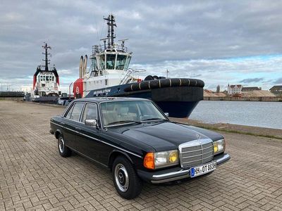 Gebraucht Mercedes 200 109 PS (80 kW) 1983 Schwarz Limousine