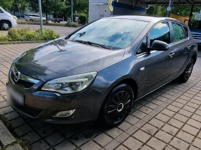 Gebraucht Opel Astra Edition 87 PS (63 kW) 2012 Grau Limousine