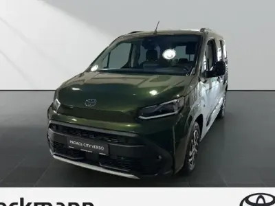 Neu Toyota Proace Verso City 110 PS (80 kW) 2026 Grün Kombi