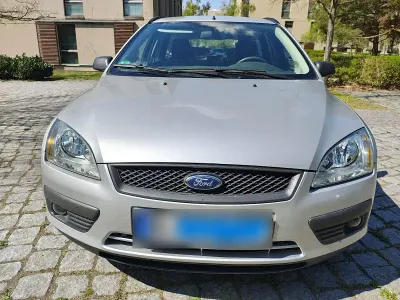 Gebraucht Ford Focus Titanium 116 PS (85 kW) 2005 Grau Limousine