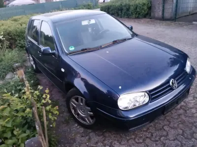 Usata VW Golf IV 101 CV (74 kW) 2002 Blu Utilitaria