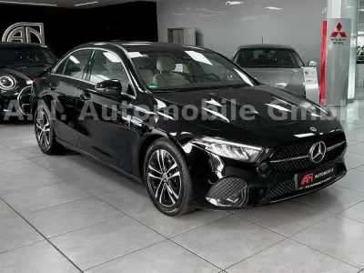 Gebraucht Mercedes A180 136 PS (100 kW) 2025 Schwarz Limousine