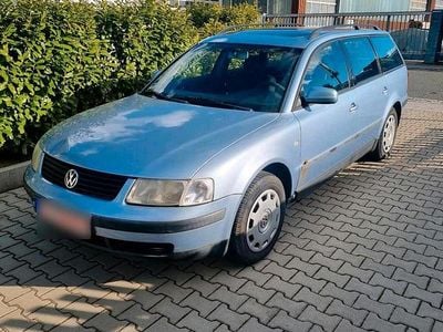 Gebraucht VW Passat 101 PS (74 kW) 2000 Blau Kombi