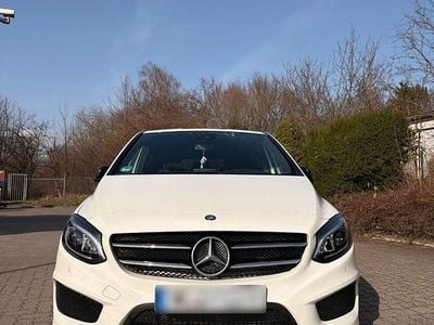 Gebraucht Mercedes B180 AMG line 122 PS (89 kW) 2016 Weiß Van / Kleinbus