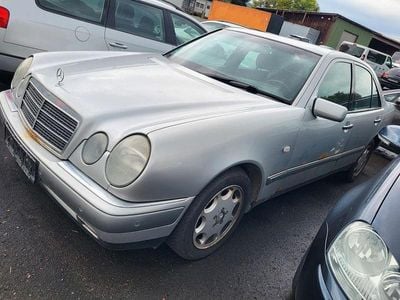 Mercedes E320