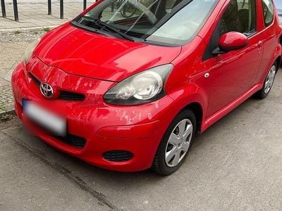 Gebraucht Toyota Aygo Cool 68 PS (50 kW) 2009 Rot Kleinwagen