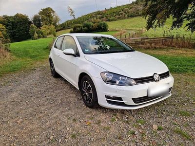 Gebraucht VW Golf VII Comfortline 86 PS (63 kW) 2015 Weiß Limousine