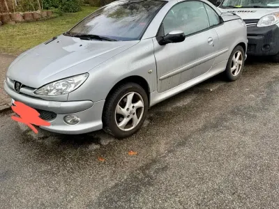 Gebraucht Peugeot 206 CC 109 PS (80 kW) 2005 Silber Cabrio