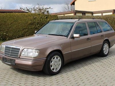 Second-hand Mercedes E280 193 CP (141 kW) 1993 Maro Berlinǎ