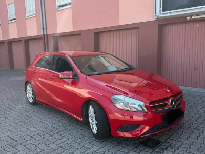 Gebraucht Mercedes A180 122 PS (89 kW) 2014 Rot Kleinwagen