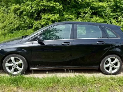 Używany Mercedes B200 156 KM (114 kW) 2013 Czarny Minivan