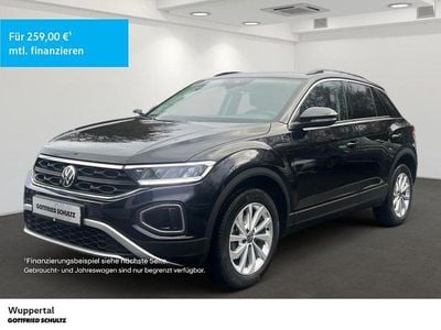 Second-hand VW T-Roc Life 150 CP (110 kW) 2023 Negru SUV