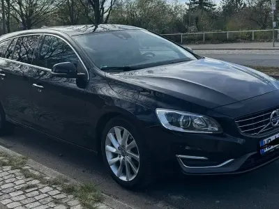 Gebraucht Volvo V60 Summum 181 PS (133 kW) 2015 Schwarz Kombi