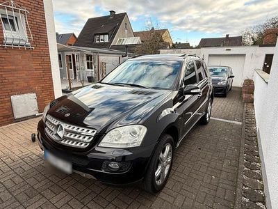 Gebraucht Mercedes ML320 214 PS (157 kW) 2007 Schwarz SUV