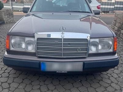 Second-hand Mercedes E300 1992 Berlinǎ