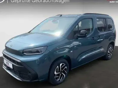 Neu Toyota Proace Verso City 110 PS (80 kW) 2026 Blau Kombi