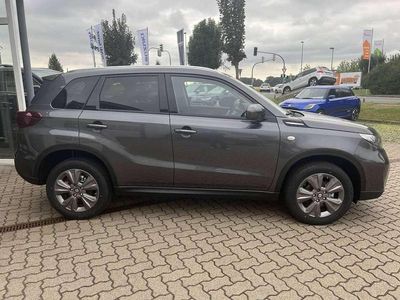Neu Suzuki Vitara Comfort 110 PS (80 kW) 2025 Titan dark gray pearl metallic Limousine