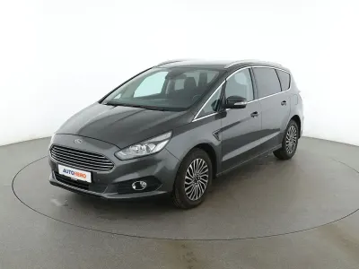 Używany Ford S-MAX Titanium 165 KM (121 kW) 2018 Szary Minivan