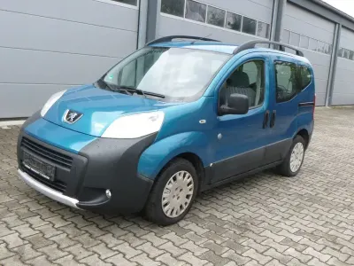 Gebraucht Peugeot TePee 75 PS (55 kW) 2011 Blau Limousine