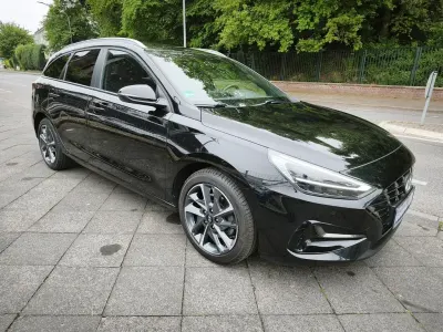 Gebraucht Hyundai i30 GO! 120 PS (88 kW) 2023 Schwarz Kombi