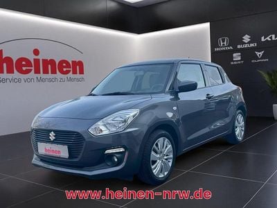 Usado Suzuki Swift Comfort 90 HP (66 kW) 2020 Cinzento Citadino
